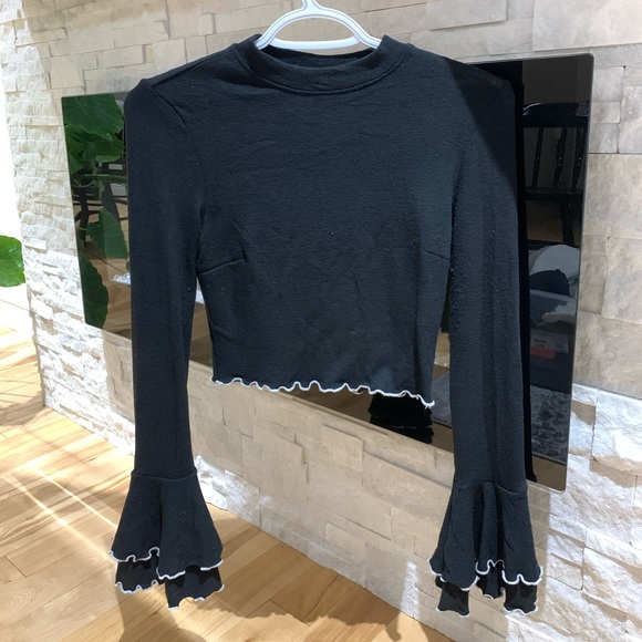 Lost+Wander | Austin Ruffled Bell Sleeve Crop Top - Picture 3 of 5